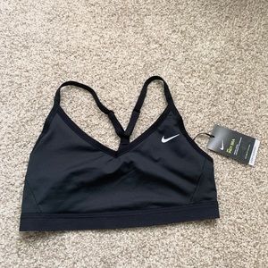 Nike women’s sports bra (with tags)